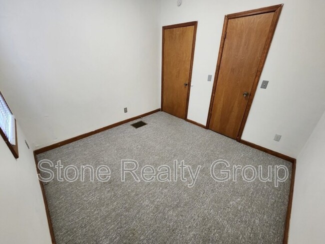 Building Photo - 1809 S Center St