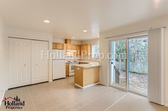 Building Photo - 3060-3062 Lazy River Dr