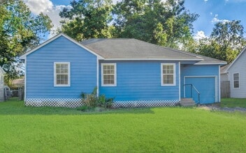 Building Photo - Newly updated 3 bed 2 bath