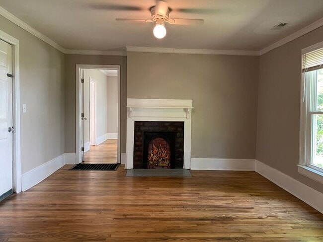 Building Photo - Germantown / Salemtown House for Rent!  2 Beds w/ extra rooms  + 2 full baths!