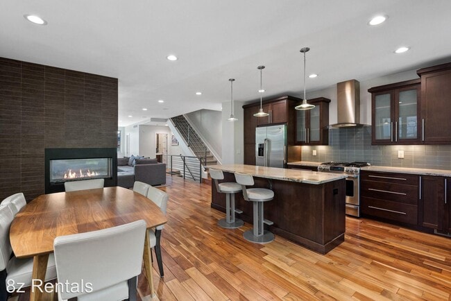 Building Photo - 3 br, 3.5 bath House - 2127 Lowell Blvd