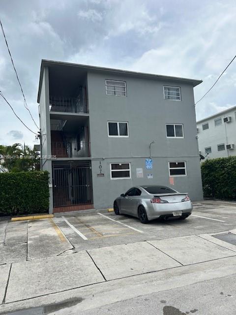 Building Photo - 107 SW 18th Ct