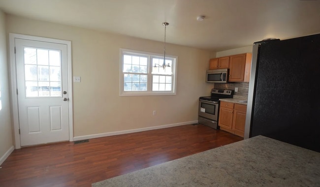 Building Photo - Move-In Ready 4-Bedroom Single Family Home...