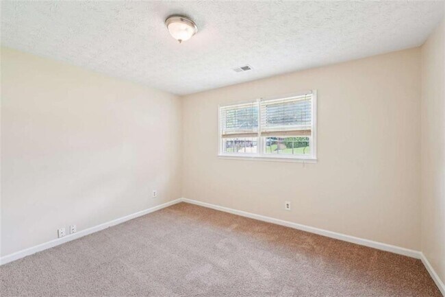 Building Photo - 498 Cole Dr SW