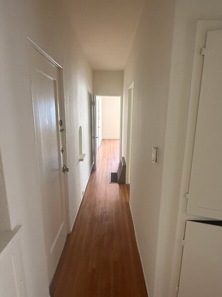 Building Photo - 519 N Hayworth Ave