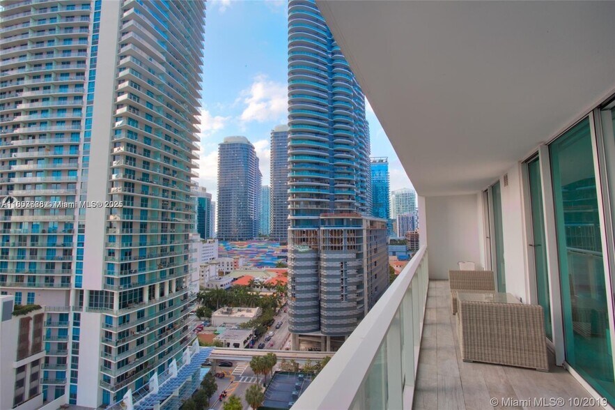 Building Photo - 1080 Brickell Ave