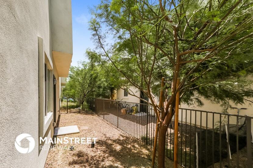 Building Photo - 2000 N 36th St