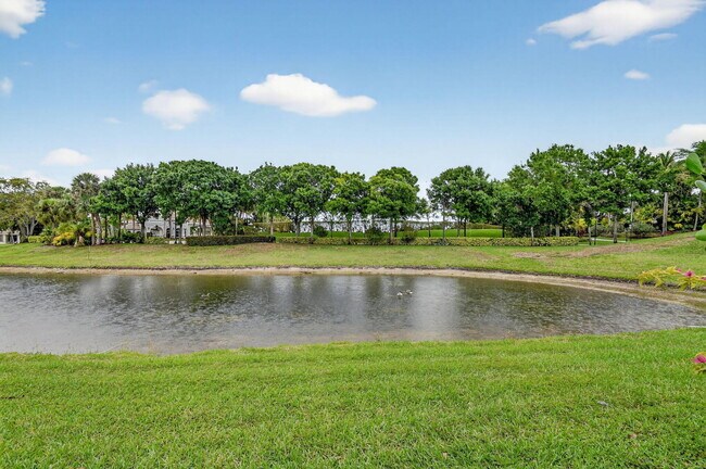 Building Photo - 10337 Trianon Pl