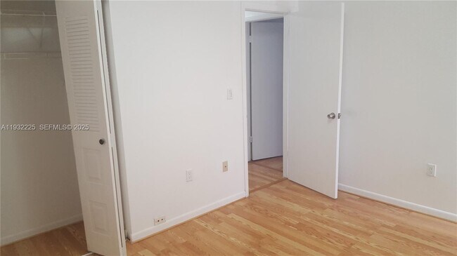 Building Photo - 11860 SW 92nd Ln