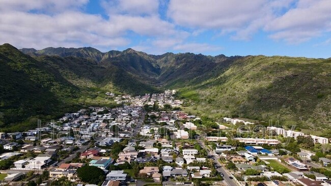 Building Photo - 254A Kuliouou Rd