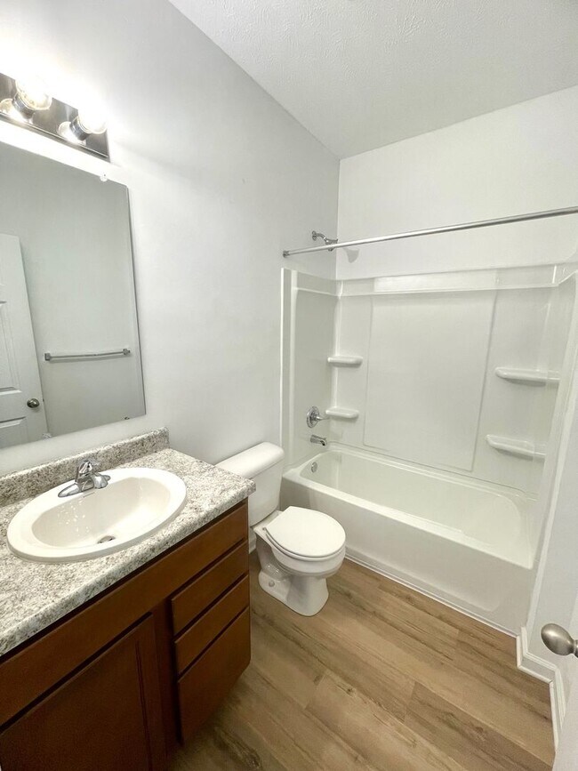 Building Photo - Newer Construction Home!