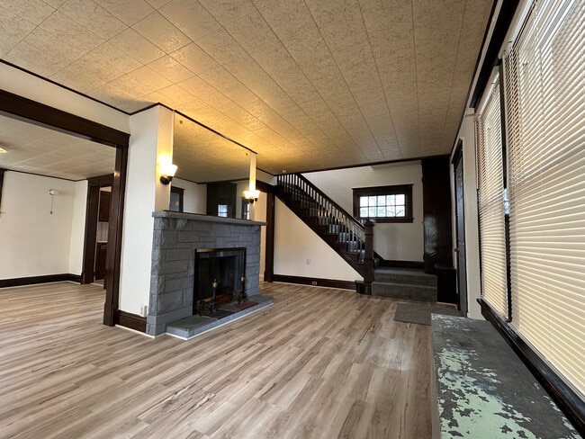 Building Photo - 748 Orchard Ave