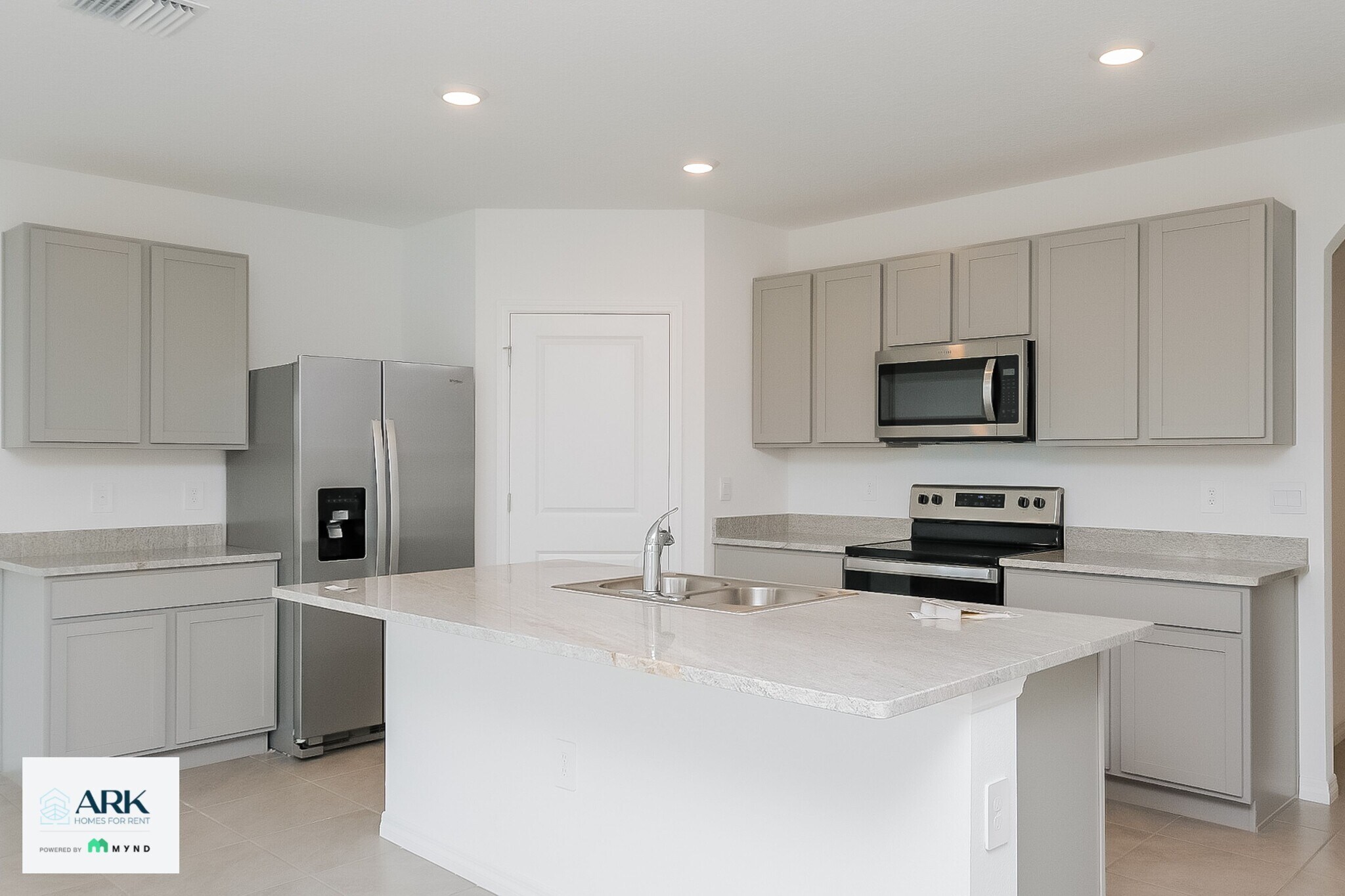 Building Photo - 17305 Reserva Dr