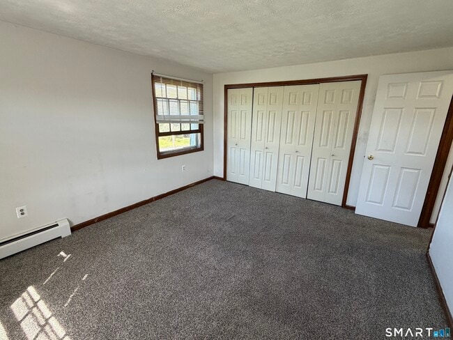 Building Photo - 1162 Middle Turnpike W