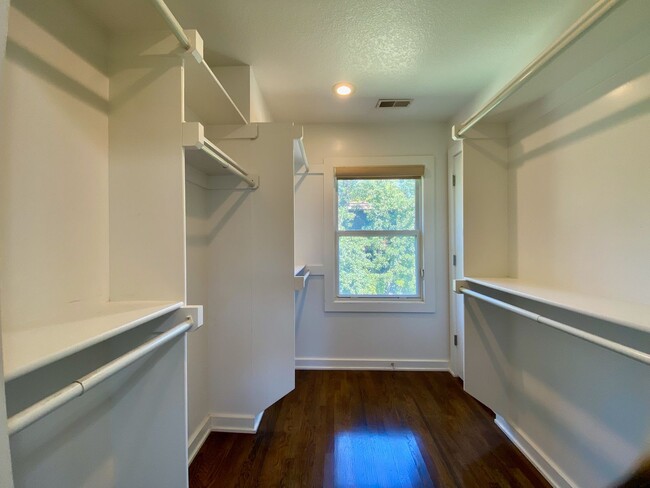 Building Photo - HALF OFF FIRST MONTH - Two Bed Condo in Th...