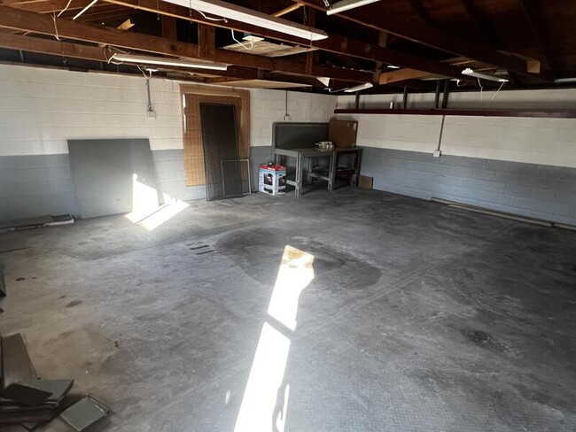 Building Photo - 6005 Applegate Ln