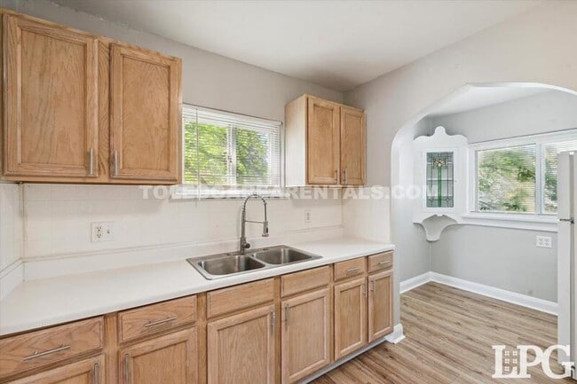 Primary Photo - 1442 Schuyler Rd