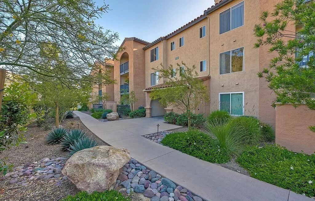 Building Photo - 7190 Shoreline Dr