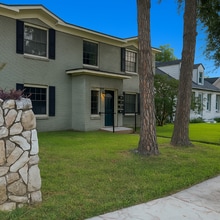 Building Photo - 6601 Meadowlawn St