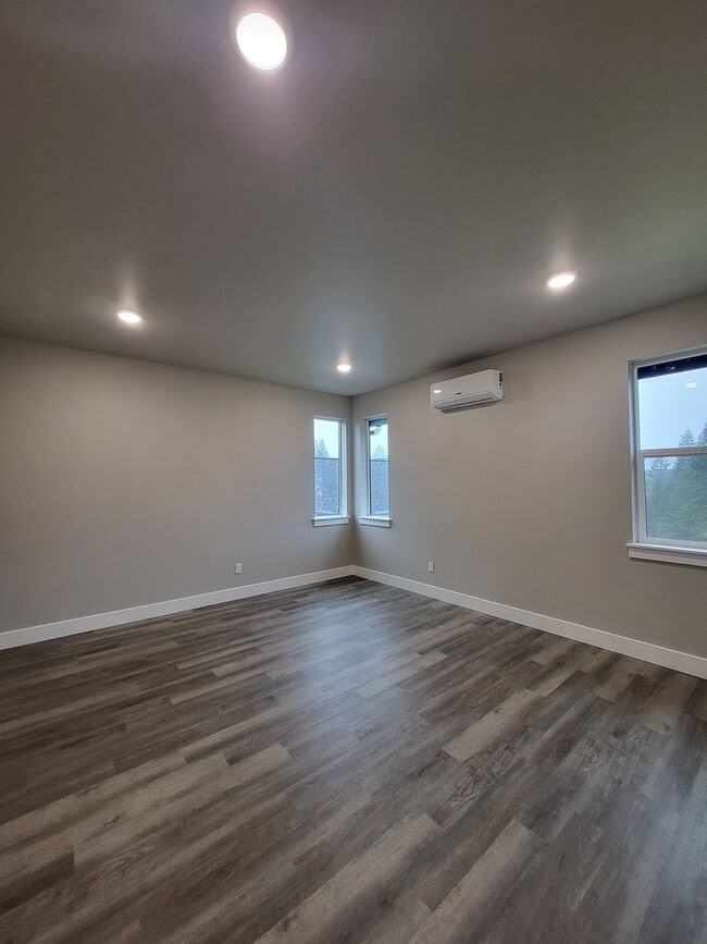 Building Photo - 3 Bedroom 2.5 Bath Home in Winlock