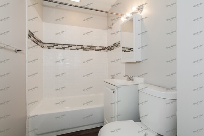 Building Photo - 2019 Catalpa Ave