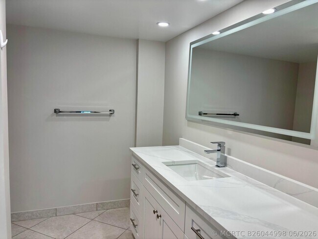 Building Photo - 4280 Galt Ocean Dr
