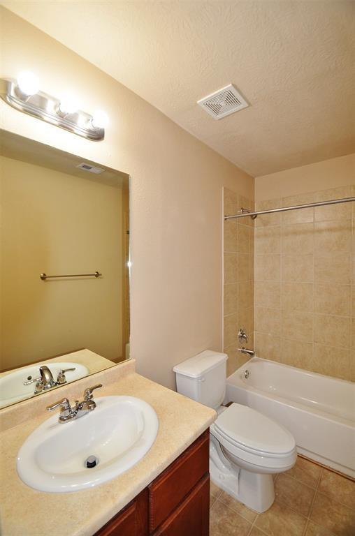 Building Photo - 5015 Willow Point Dr