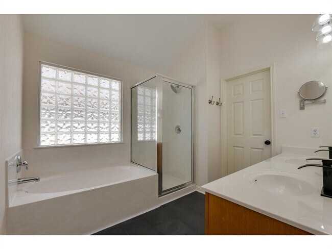 Building Photo - 200 Middle Creek Dr