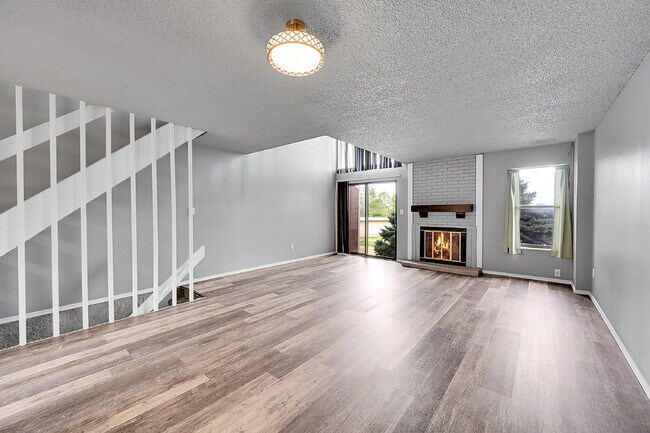 Building Photo - $1,995 - 3 Bed, 2.5 Bath Townhome in Color...