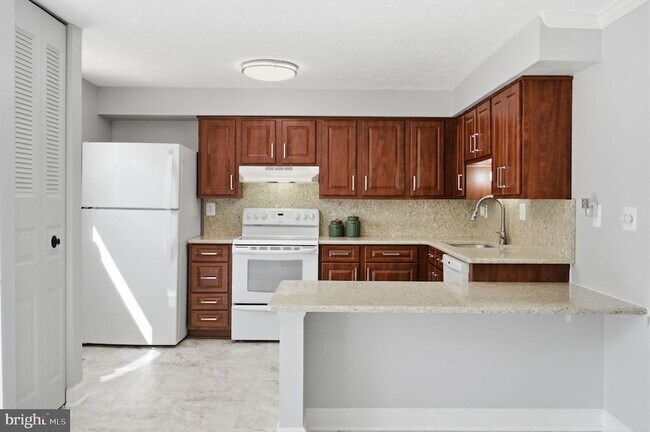 Building Photo - 142 Fairfield Dr