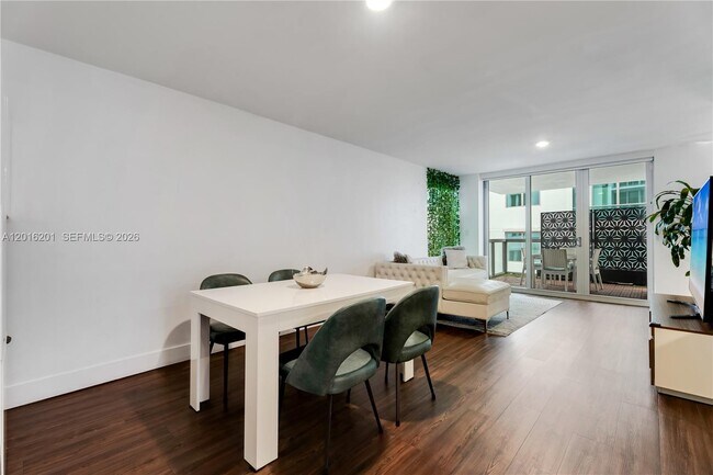 Building Photo - 9261 E Bay Harbor Dr