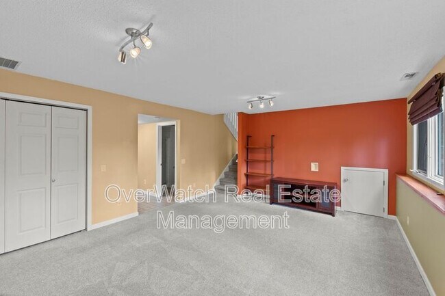 Building Photo - 10400 Lone Tree Dr
