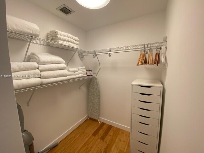 Building Photo - 19400 Turnberry Way