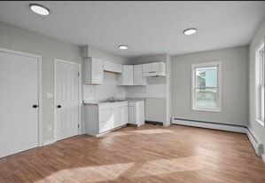 Building Photo - 22 Richmond St