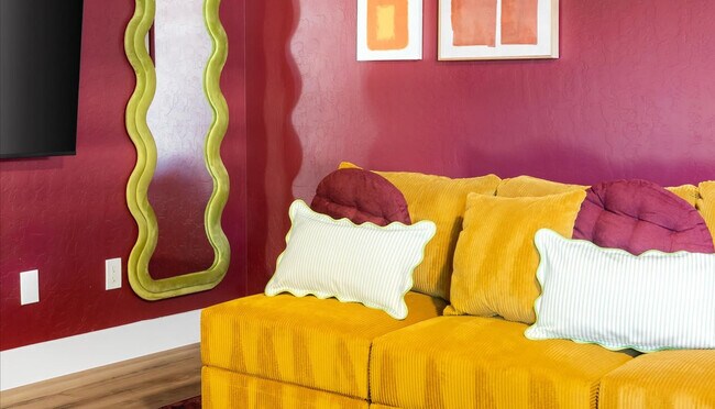 Building Photo - 2431 E Laurel St