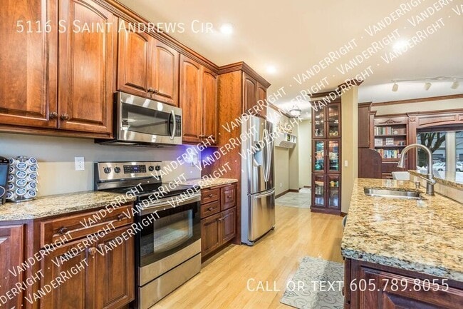 Building Photo - 5116 S St Andrews Cir