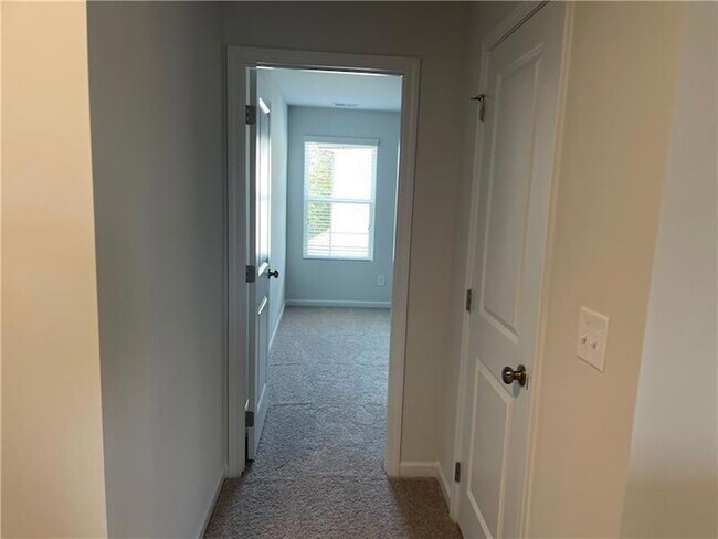 Building Photo - 240 Summerwood Ln