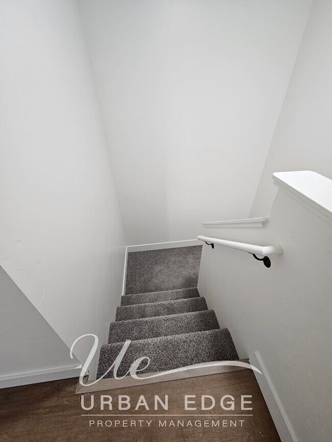 Building Photo - 3 bed, 2.5 bath PLUS a garage townhomes in Mountain Home - 11 minutes to AFB