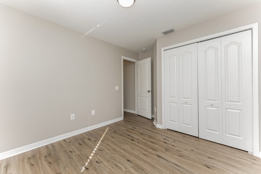 Building Photo - 12724 Lake Vista Dr