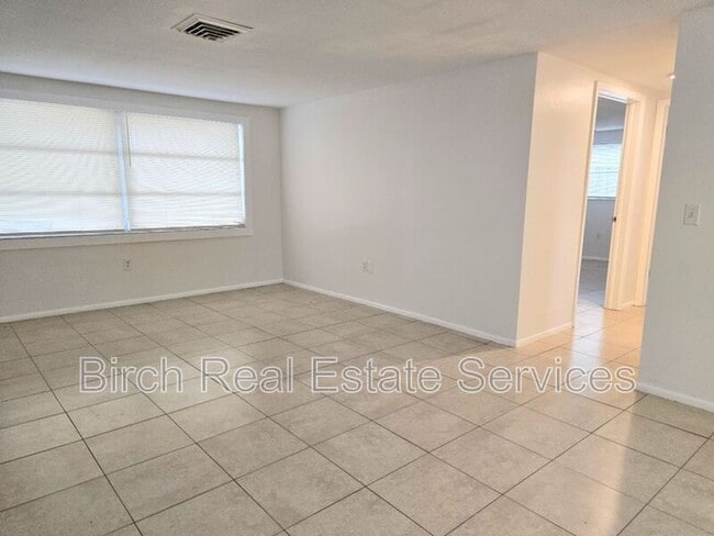 Building Photo - 5304 Penguin Dr