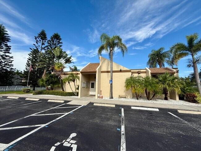 Building Photo - 9209 Seminole Blvd