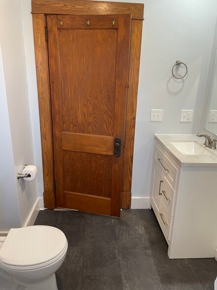 Building Photo - 207 Safford St