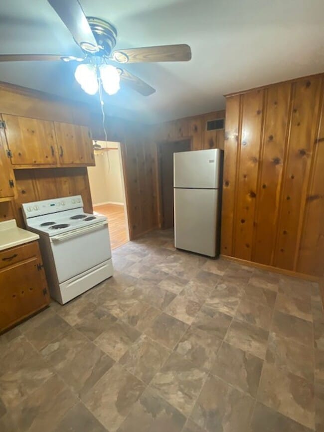 Building Photo - Renovated 3 Bedroom 1 Bath Home for Rent!