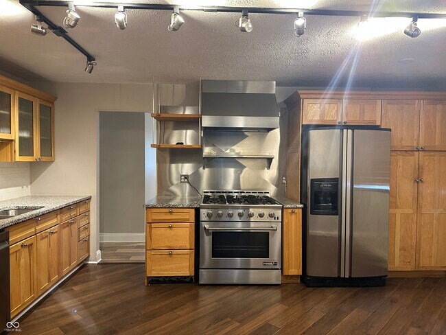 Building Photo - 1545 Temperance Ave