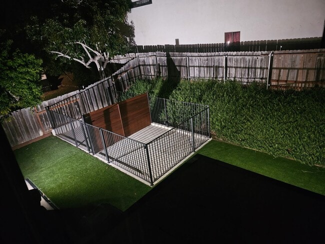 Building Photo - Encinitas Renovated Two Bedroom Apartment