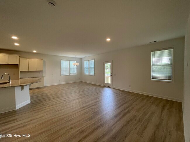 Building Photo - 637 Watauga Ln