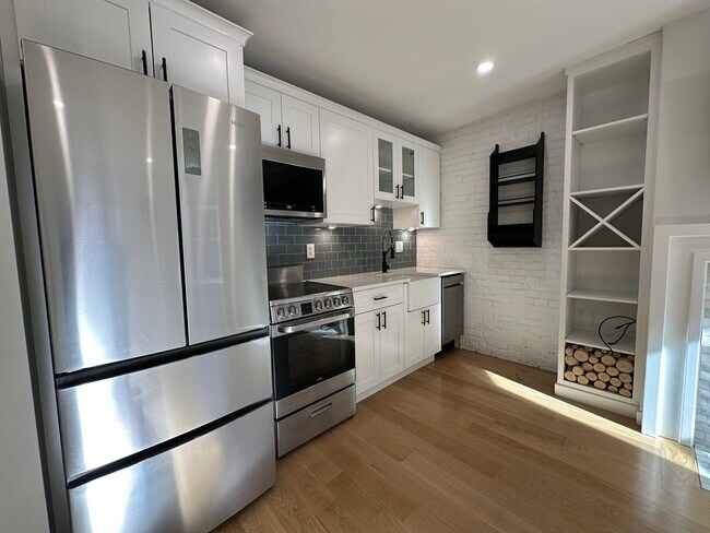 Primary Photo - 111 Gainsborough St