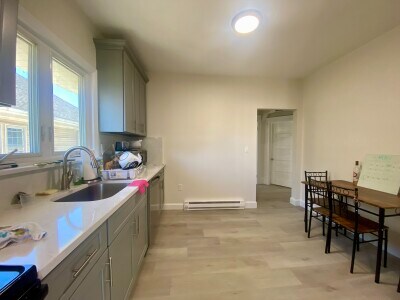 Building Photo - 100 W Adams St