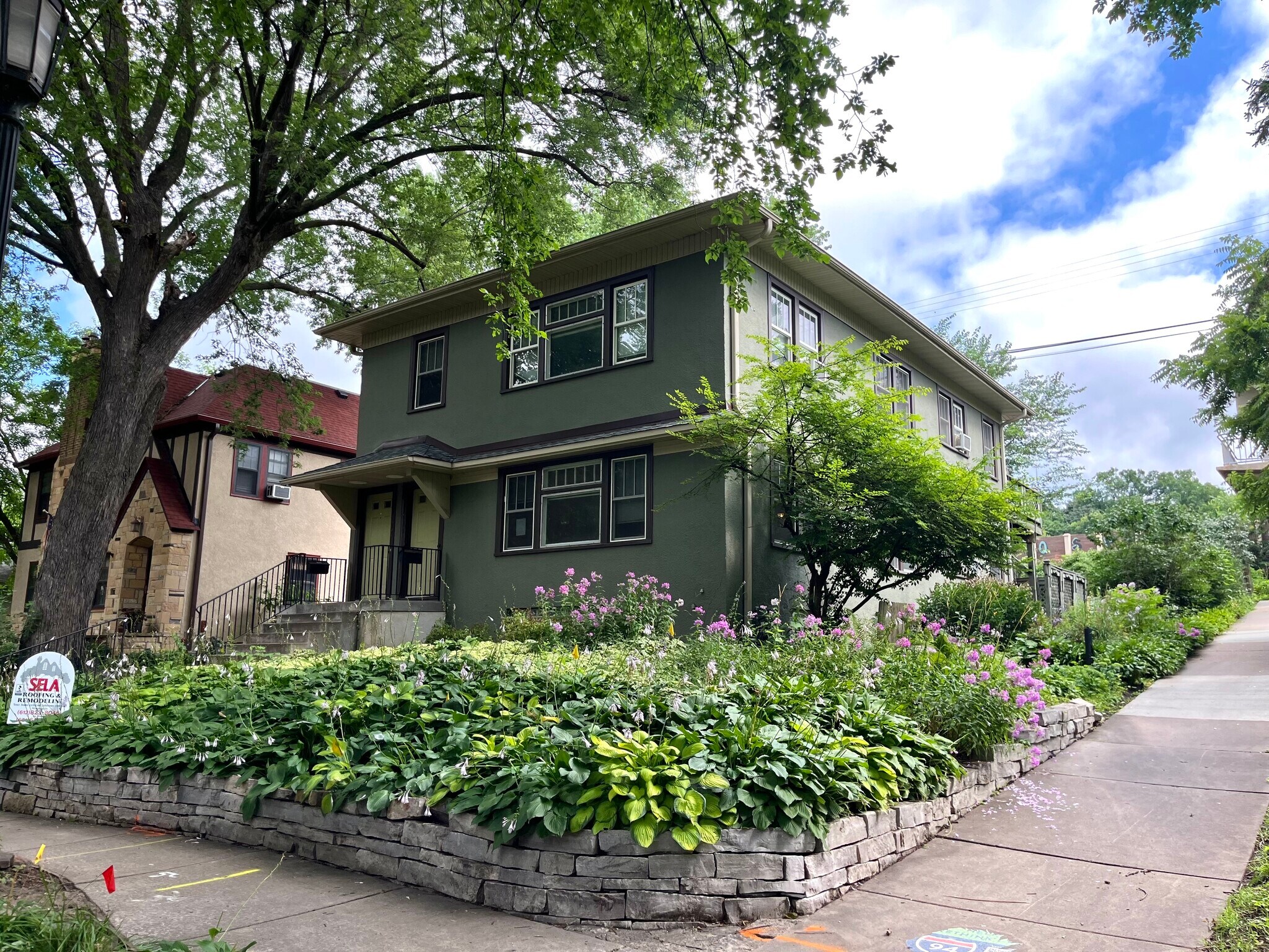 Outside 1 - 1633 E River Ter