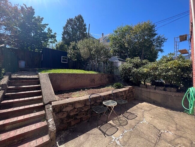 Building Photo - 196 Falcon St